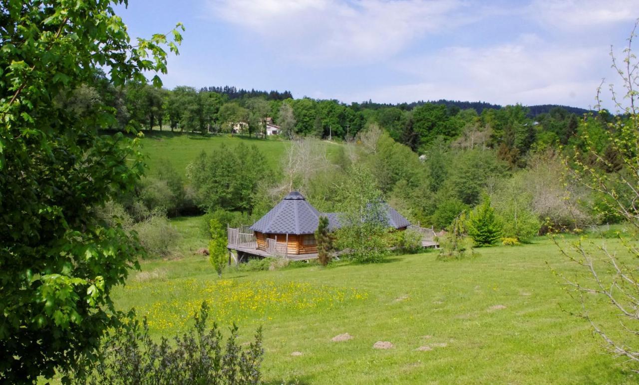 Les Roulottes Et Cabanes Du Livradois Guest House Cunlhat Exterior photo